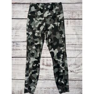 Athleta Lightning 7/8 Tight Green Camo Size‎ XS